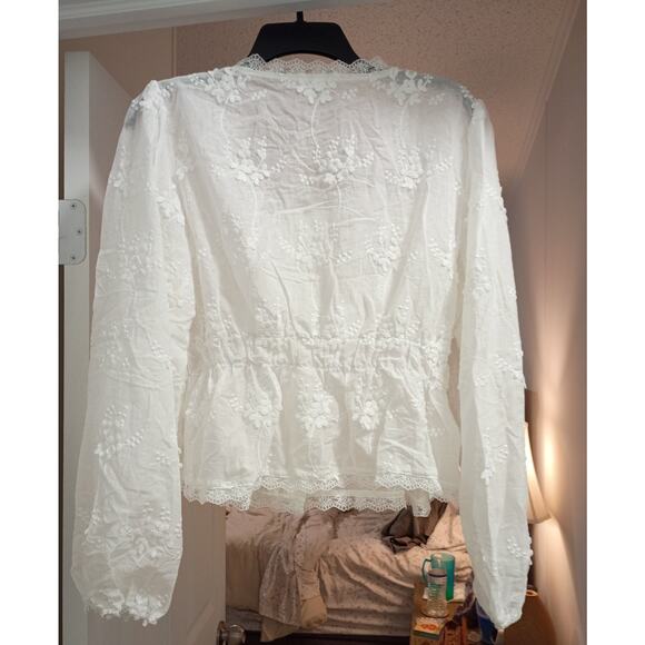 Women's White lace cropped dress top - Picture 3 of 4